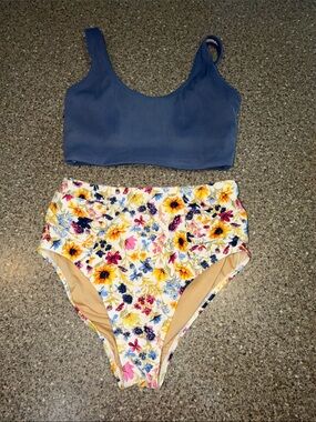 Old Navy Blue & White Floral Bikini Set